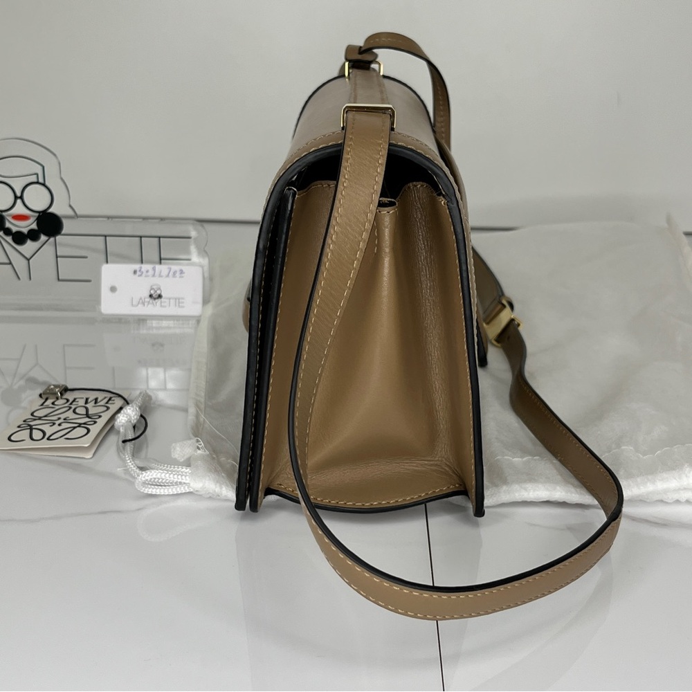Loewe Loewe Barceona Leather BagCamel - Picture 3 of 5